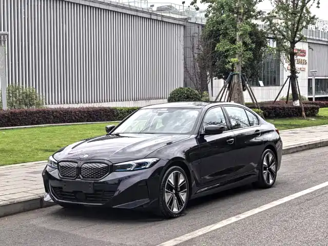 BMW i3 2025 eDrive 40 L Shadow Night Package