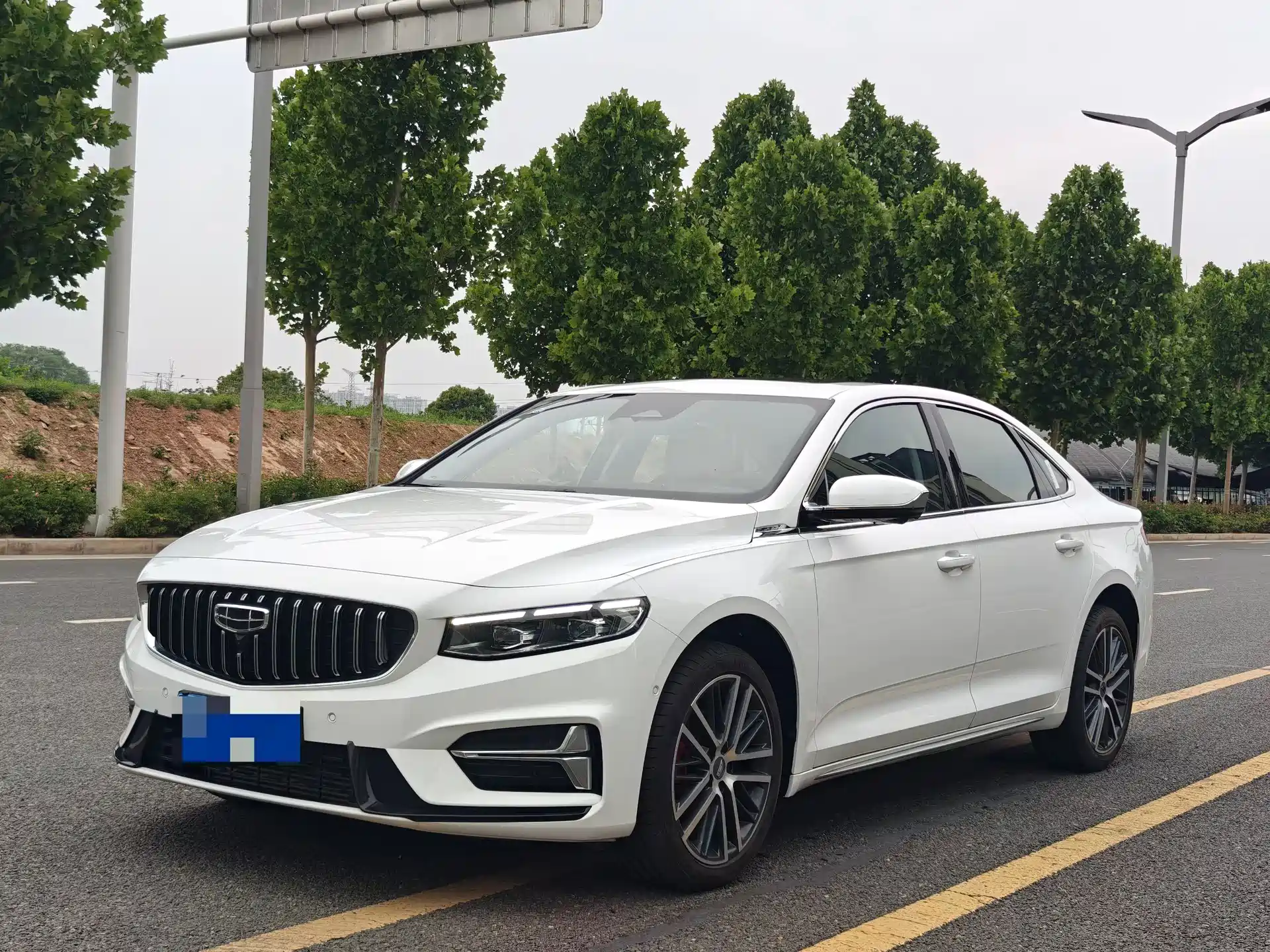 Фото 1 - Geely Preface