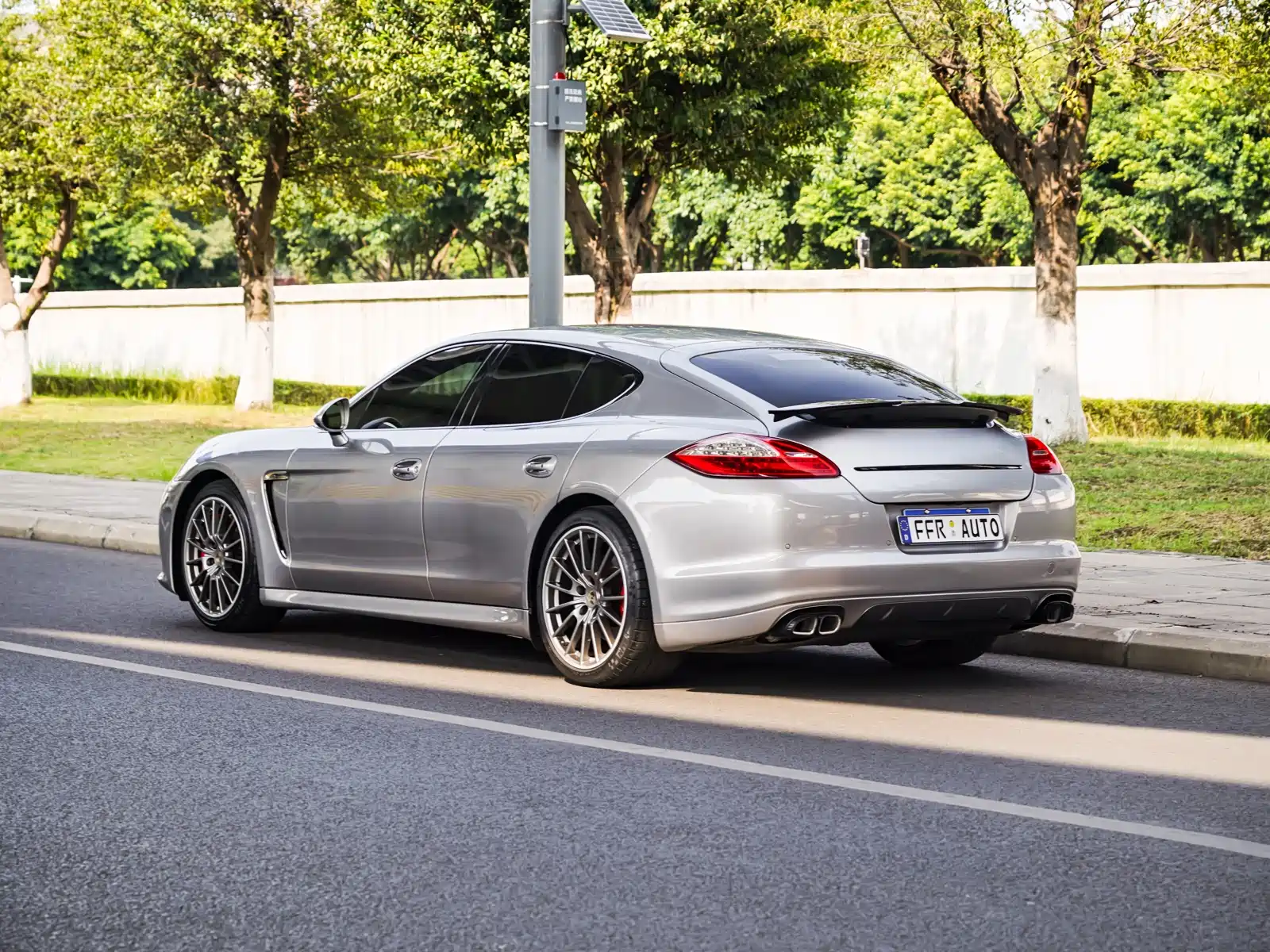 Фото 3 - Porsche Panamera