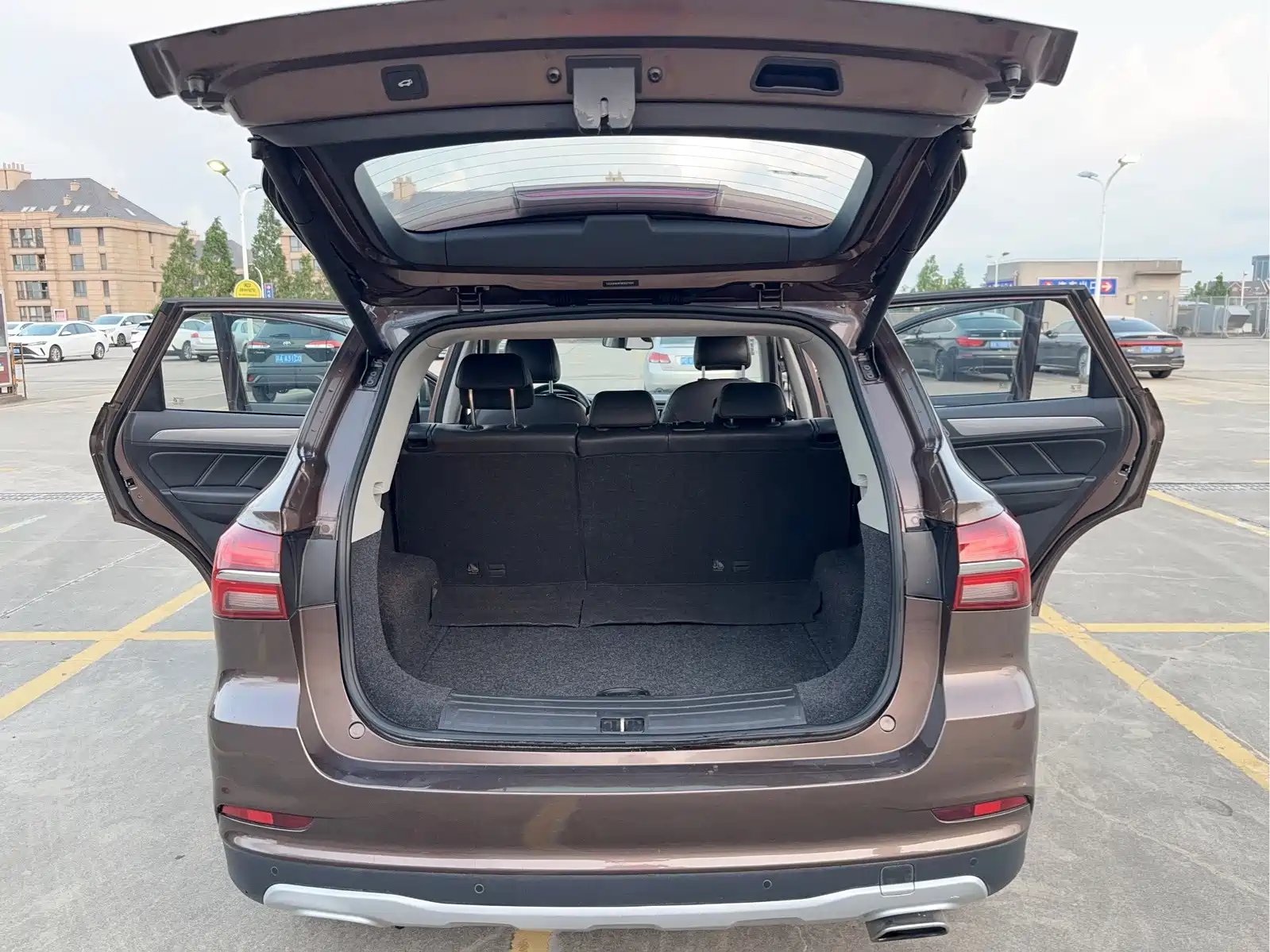 Фото 14 - Roewe RX5