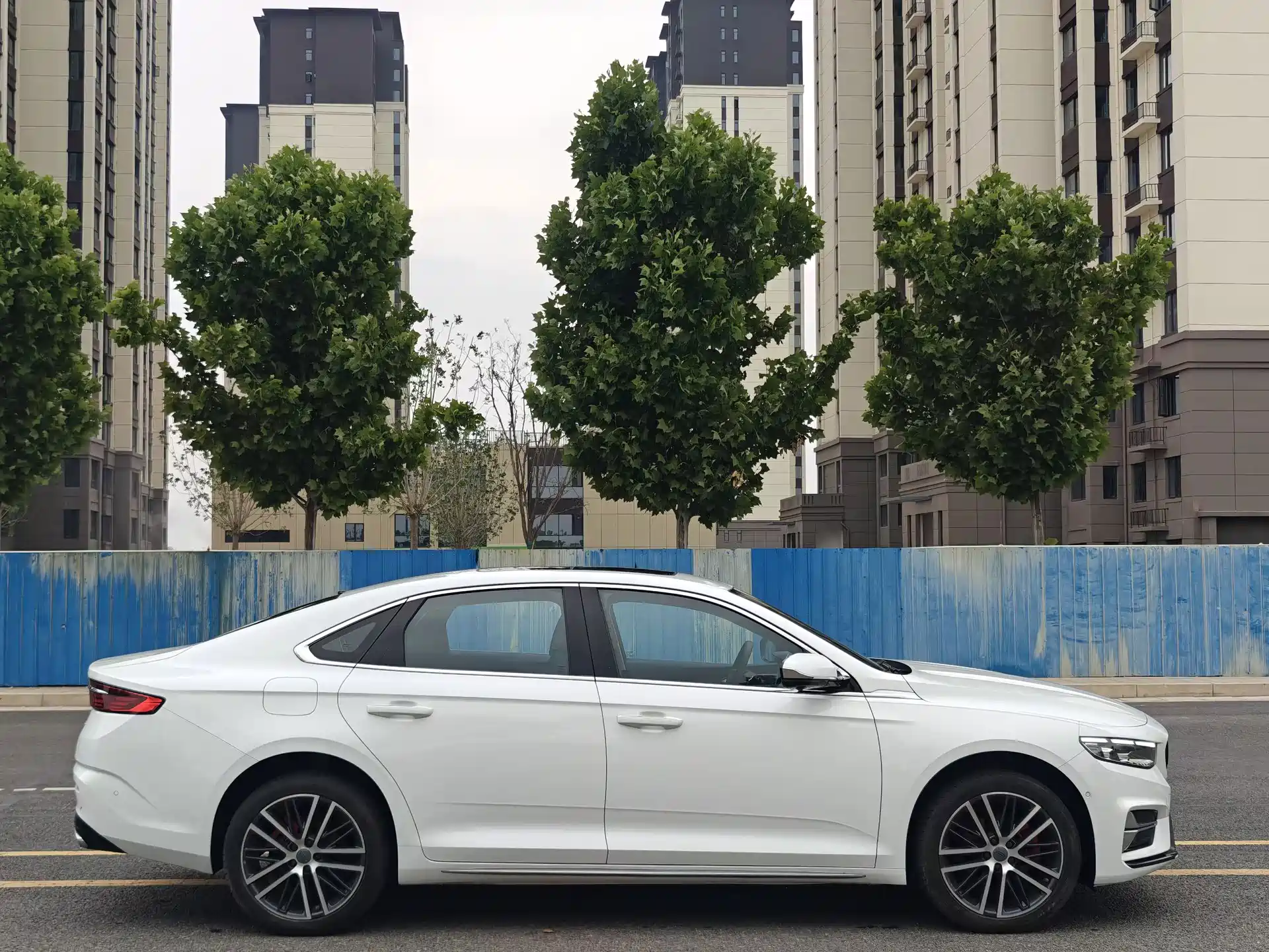 Фото 4 - Geely Preface