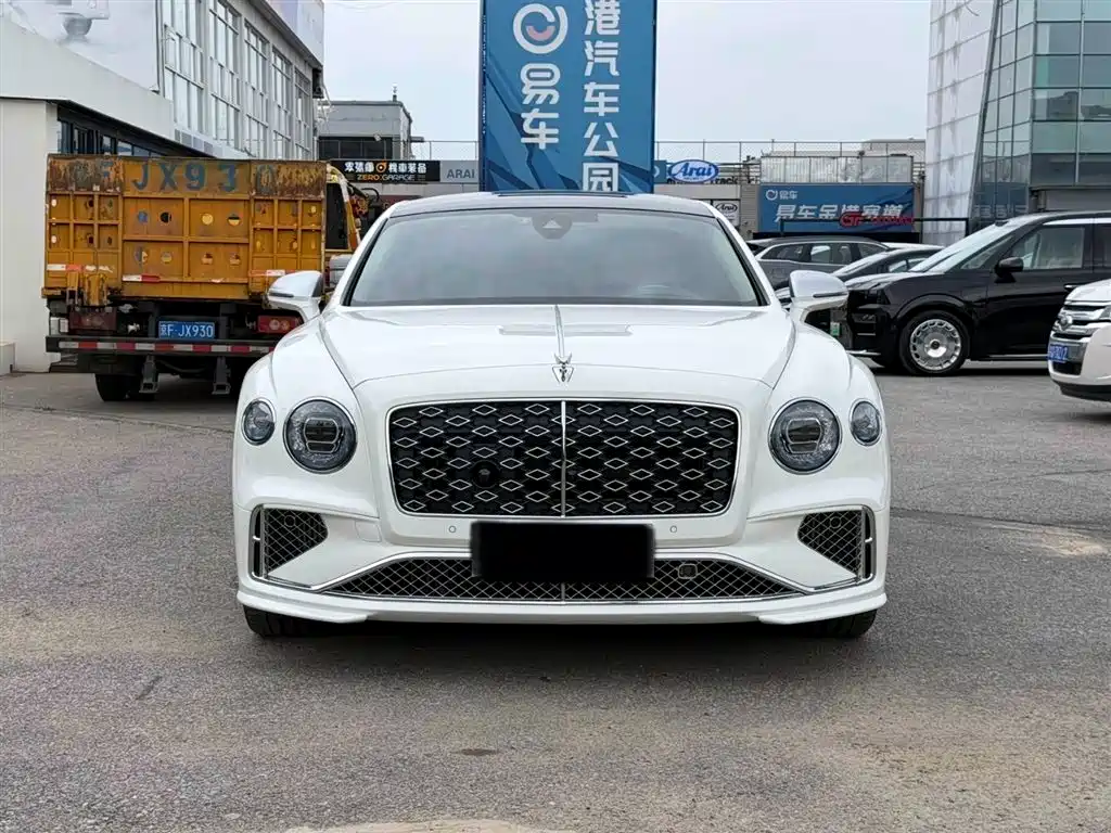 Bentley Flying Spur Plug-in Hybrid 2025 Model Year 4.0T V8 Mulliner фото 2
