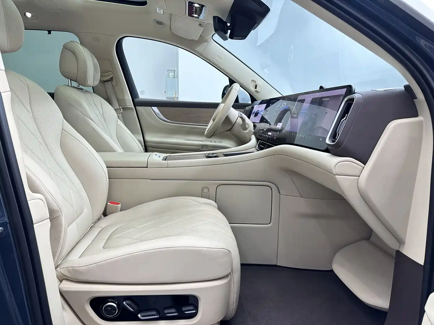 AITO Wenjie AITO M9 2024 Range Extender Ultra 52kWh 6-seater фото 13