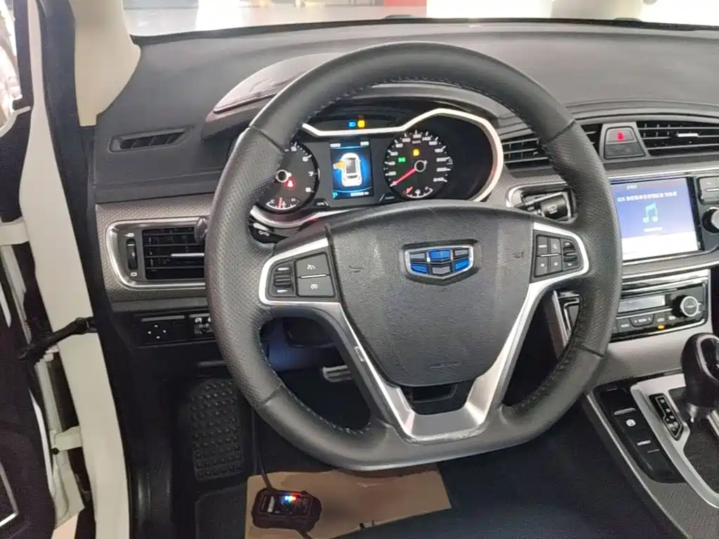 Фото 11 - Geely Emgrand GS