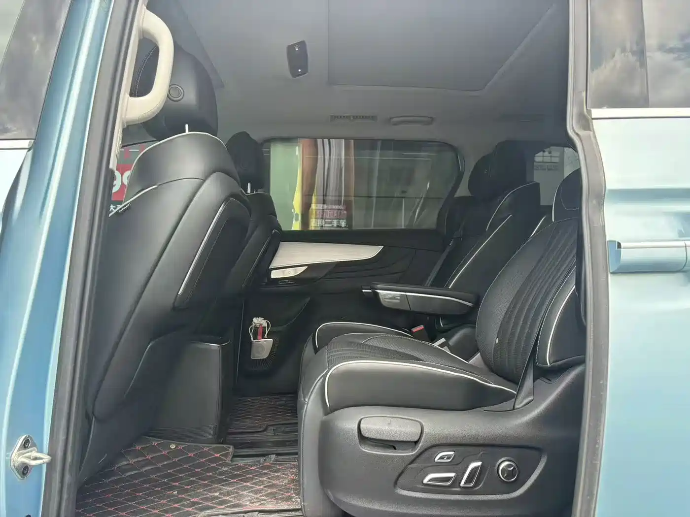 Фото 7 - Roewe iMAX8