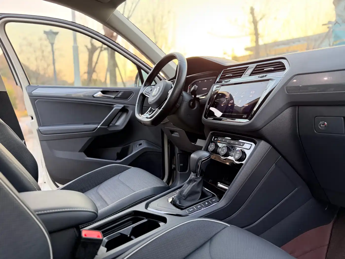 Volkswagen Tiguan L 2021 330TSI Automatic 2WD R-Line Flagship фото 9