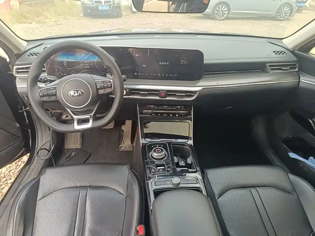 Photo 10 - Kia K5
