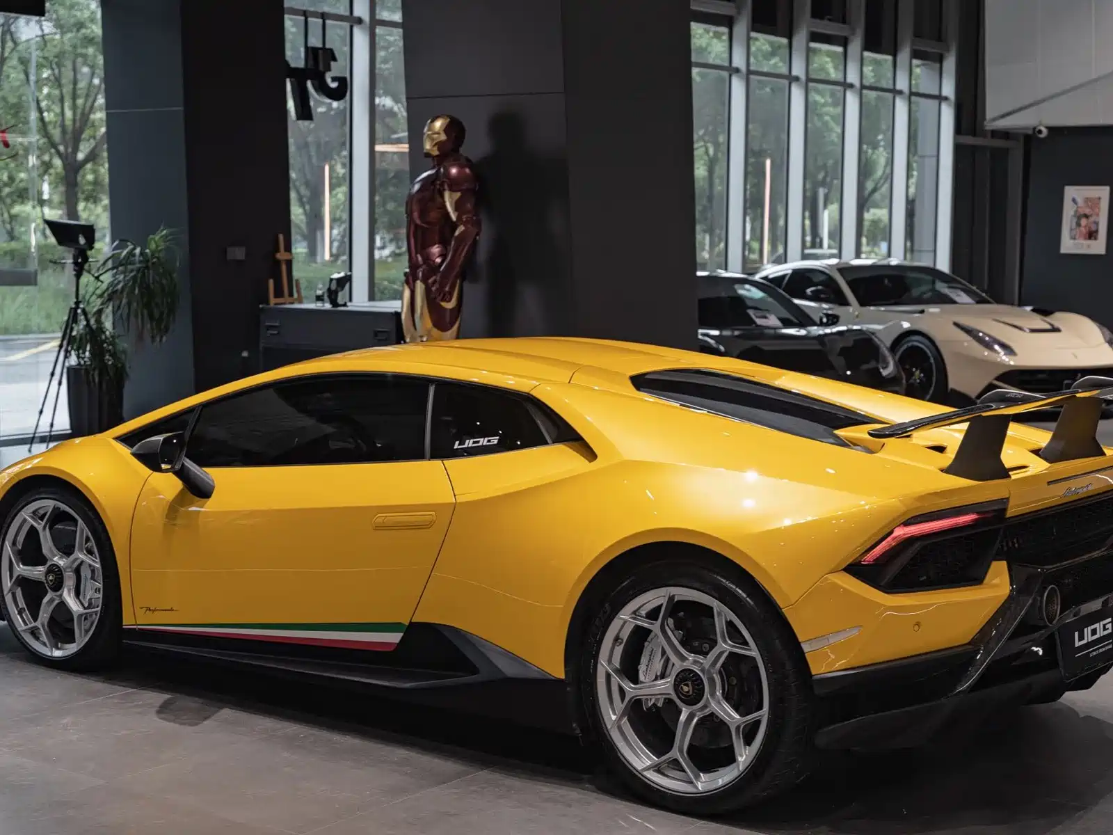 Фото 3 - Lamborghini Huracán