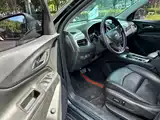Photo 8 - Chevrolet Equinox