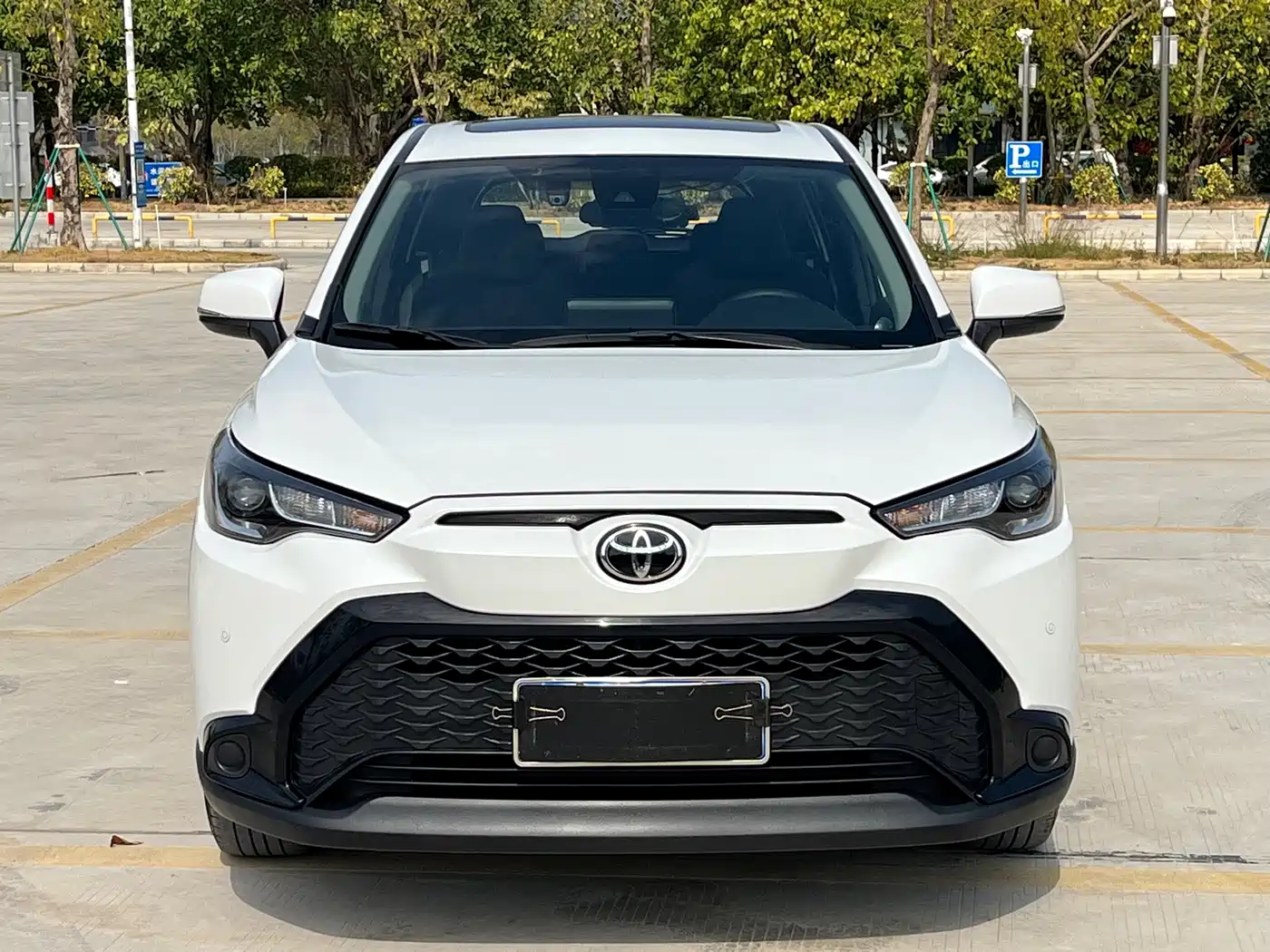 Toyota Frontlander 2023 2.0L CVT Leading Edition фото 2