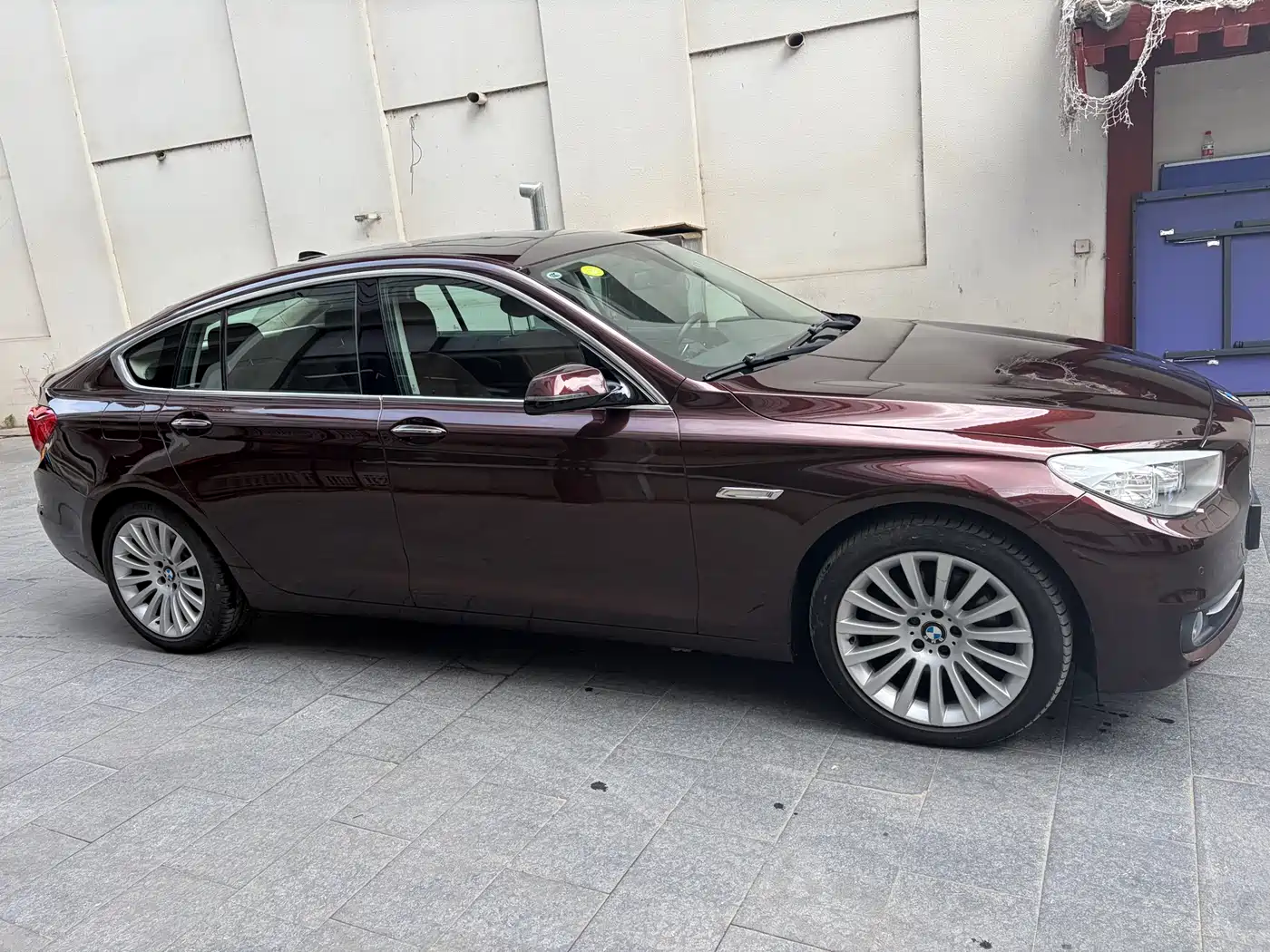 BMW 5 Series GT 2014 535i Leading фото 4
