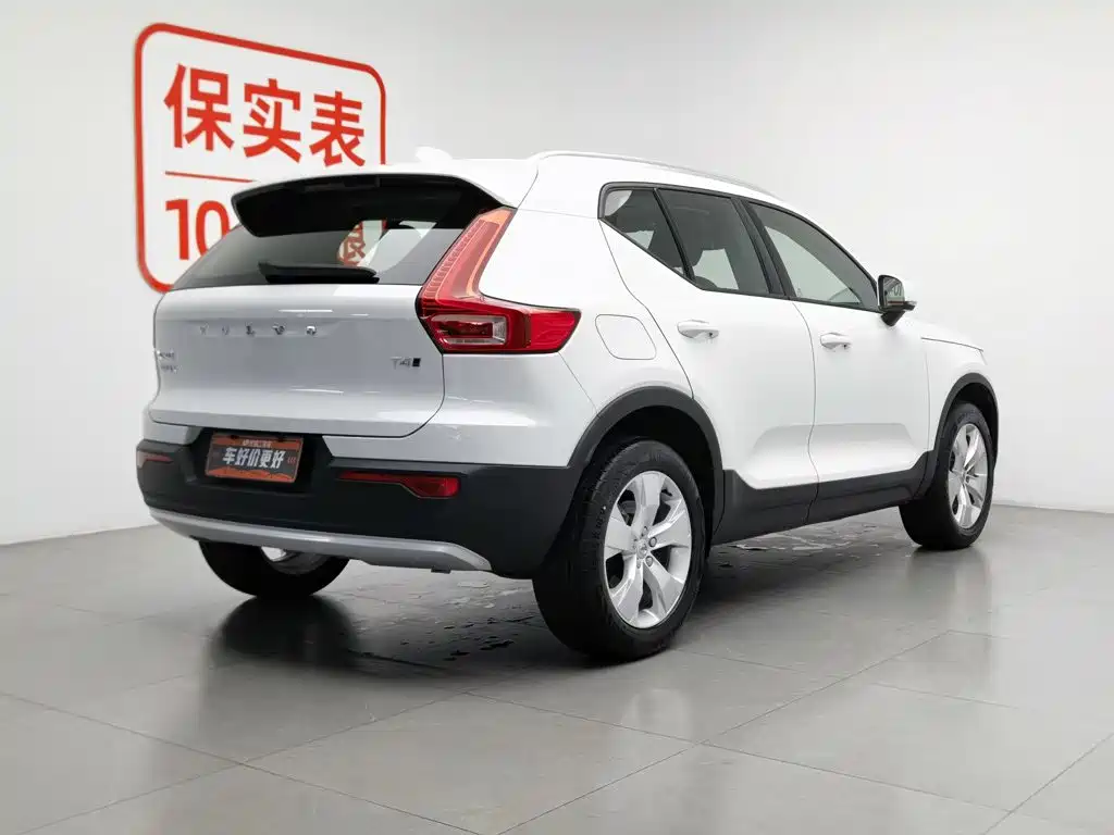 Volvo XC40 2021 2022 Model T4 AWD Smart Drive Fashion Edition
