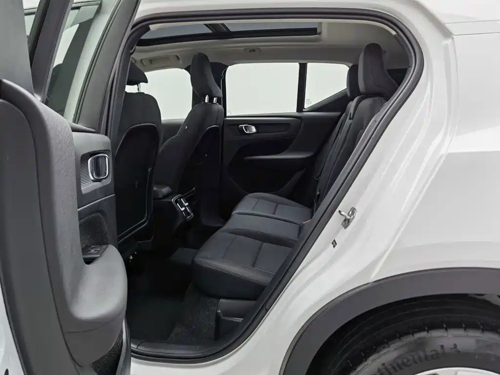 Volvo XC40 2021 2022 Model T4 AWD Smart Drive Fashion Edition