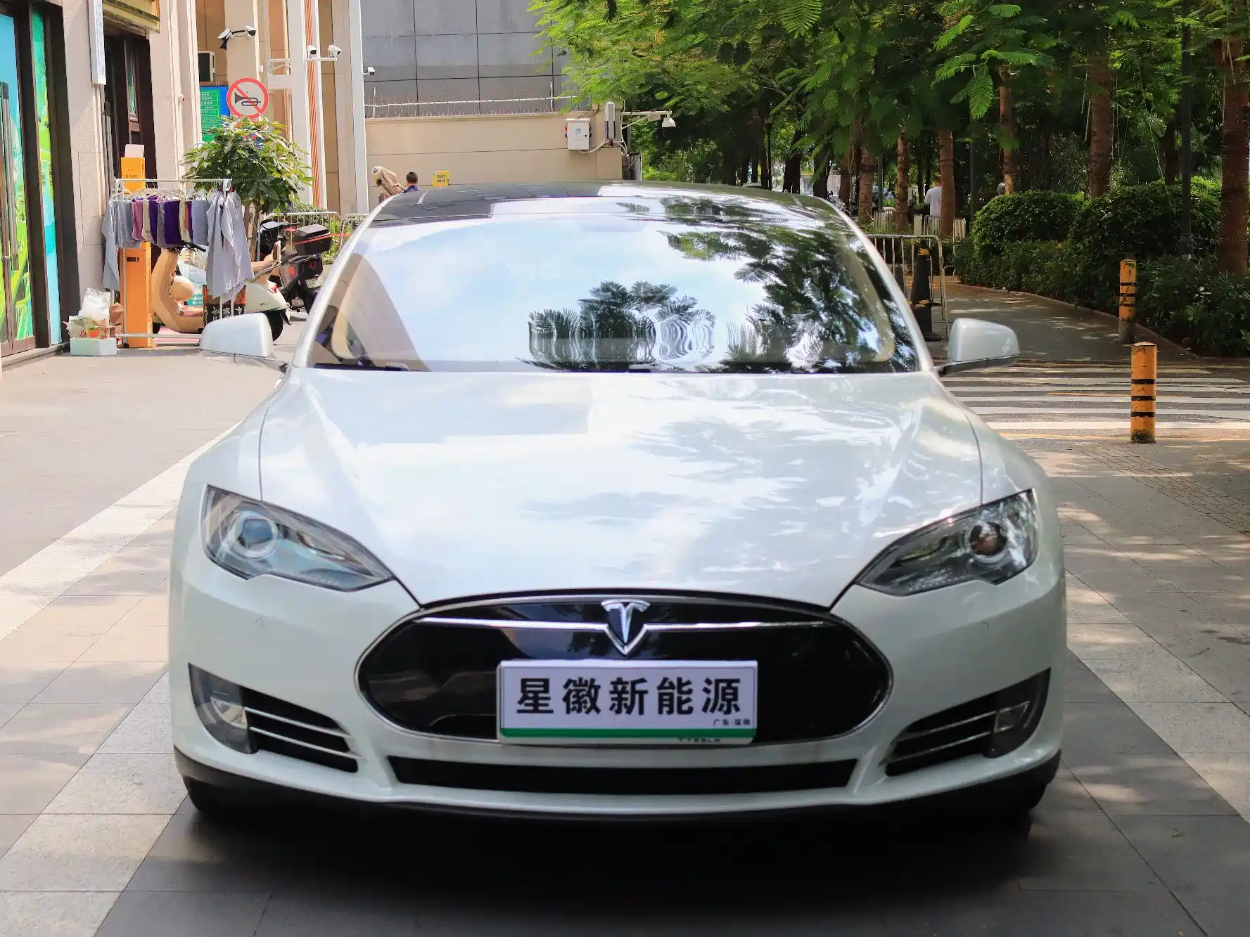 Фото 2 - Tesla Model S