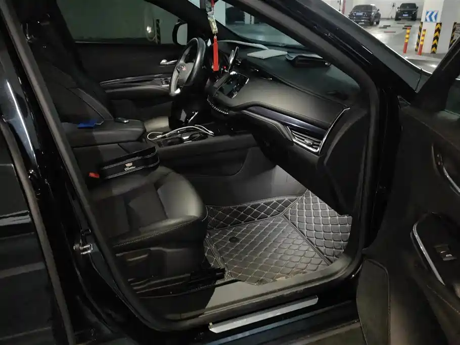 CADILLAC XT4