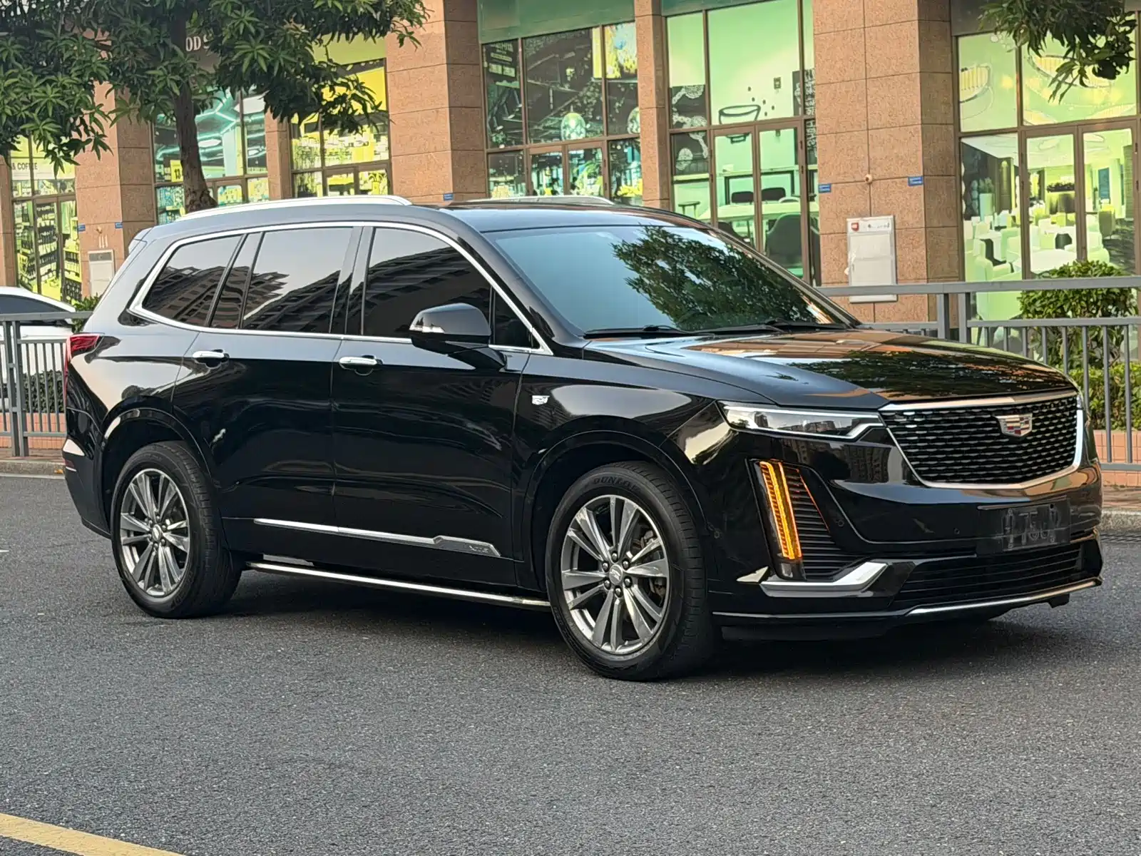 Photo 3 - Cadillac XT6