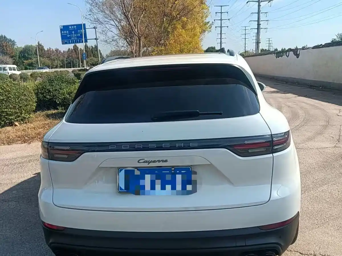 Photo 9 - Porsche Cayenne