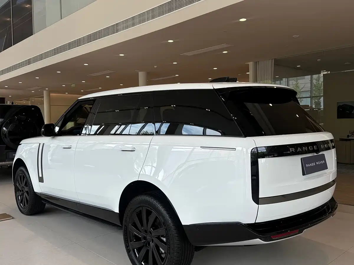 Land Rover Range Rover 2026 Model 3.0 L6 400PS SE Long Wheelbase Version фото 9