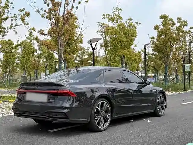 Audi A7L 2024 45TFSI S-line Dream Edition Crystal Package фото 9