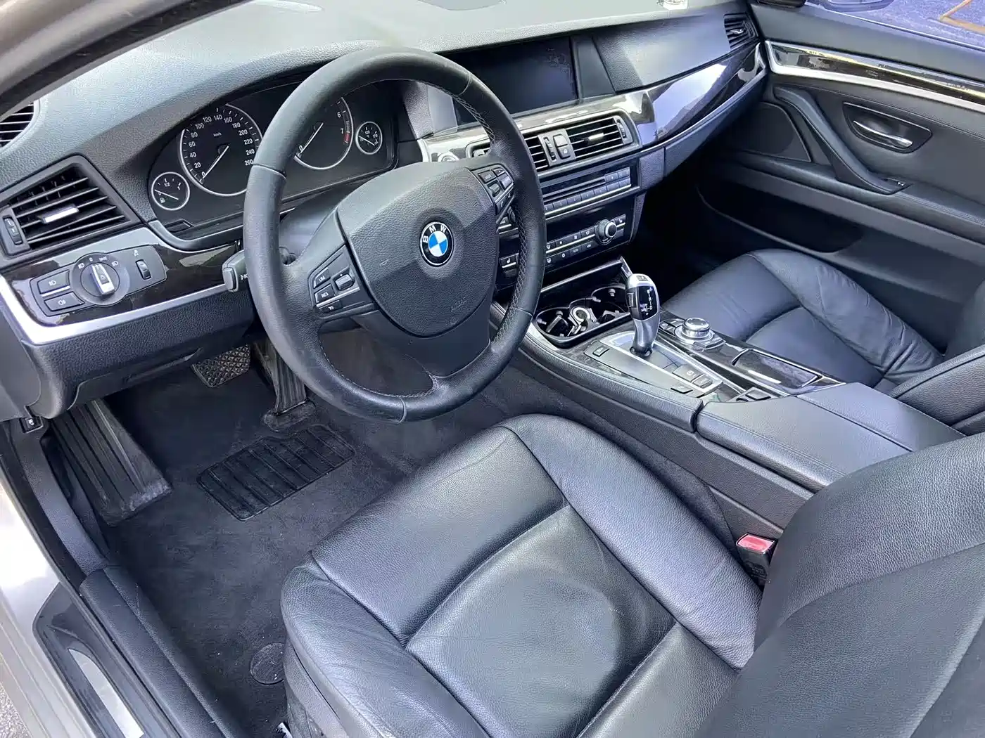 BMW 5 Series 2012 523Li Luxury фото 9