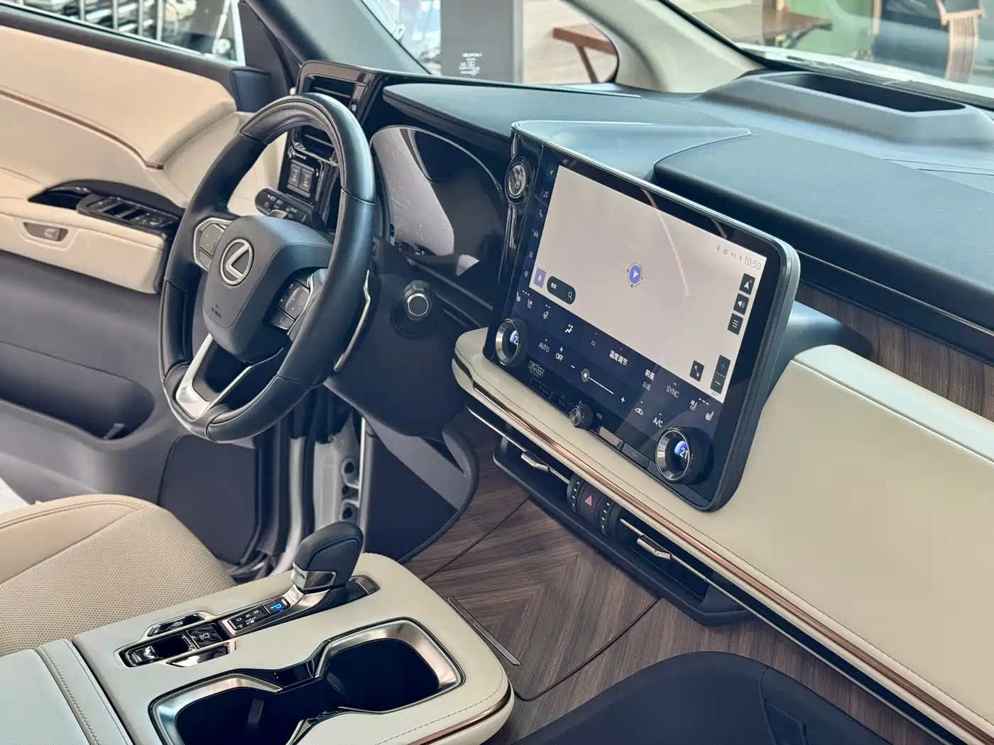 Lexus LM 2023 500h 6-Seater Prestige Edition фото 8