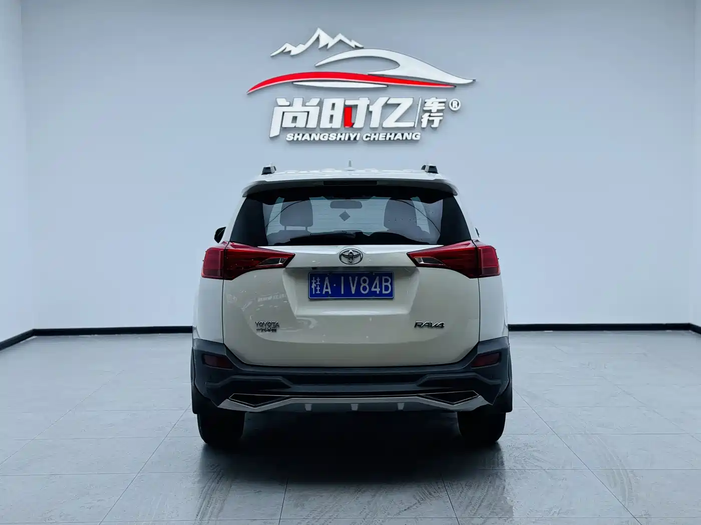 Toyota RAV4 Rongfang 2015 2.0L CVT 2WD Trend Edition фото 7