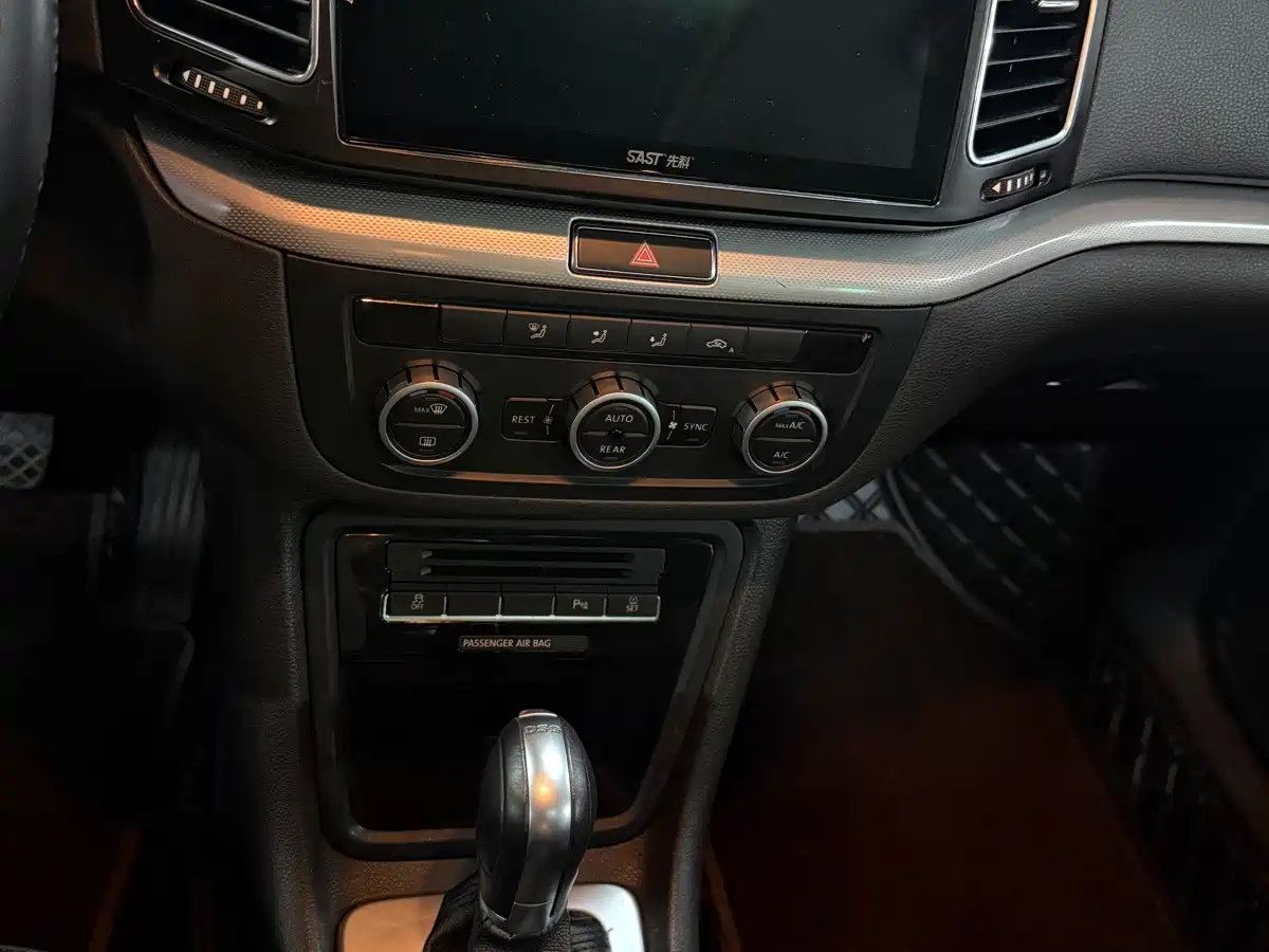 Фото 12 - Volkswagen Sharan