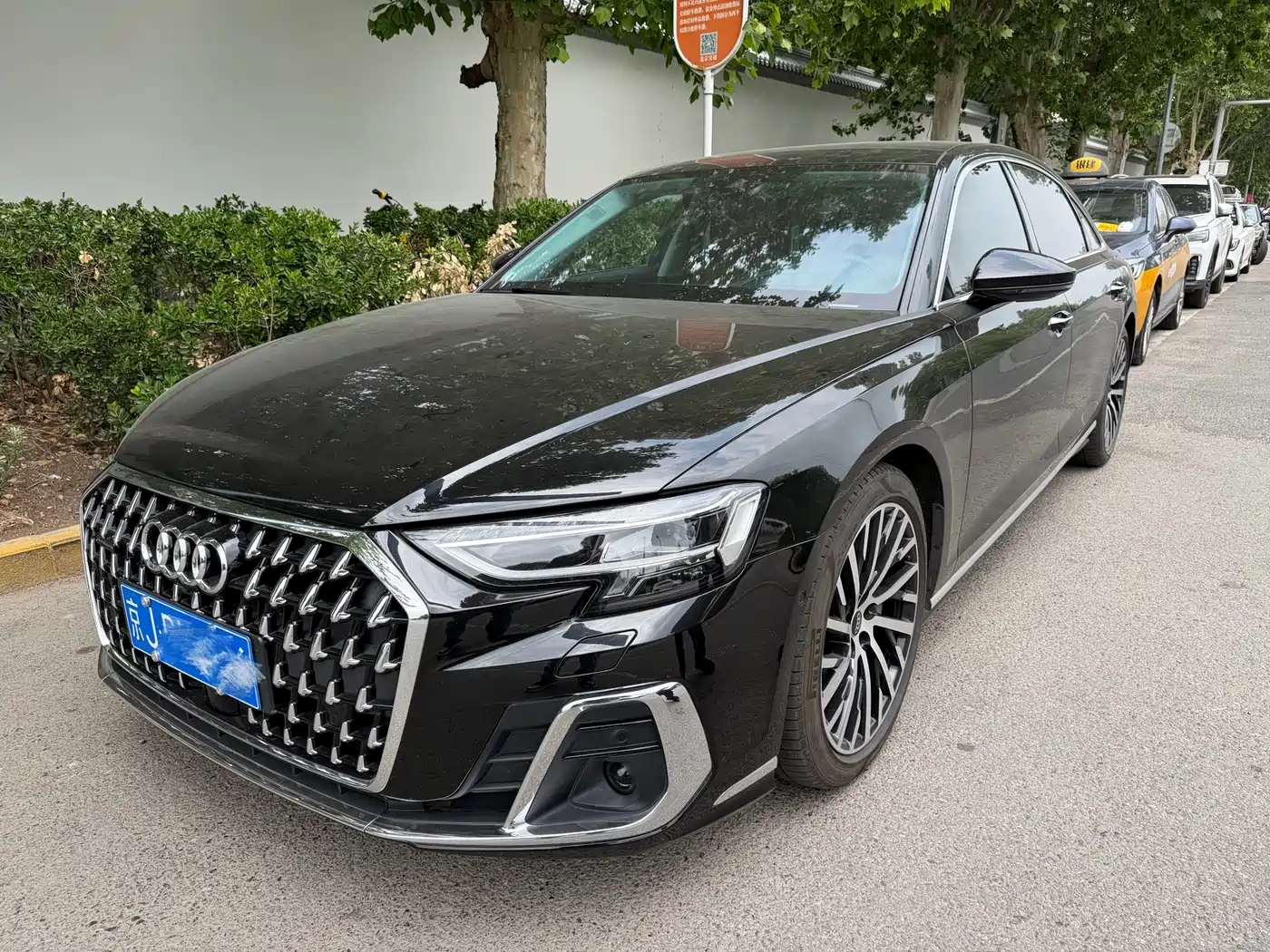 AUDI A8