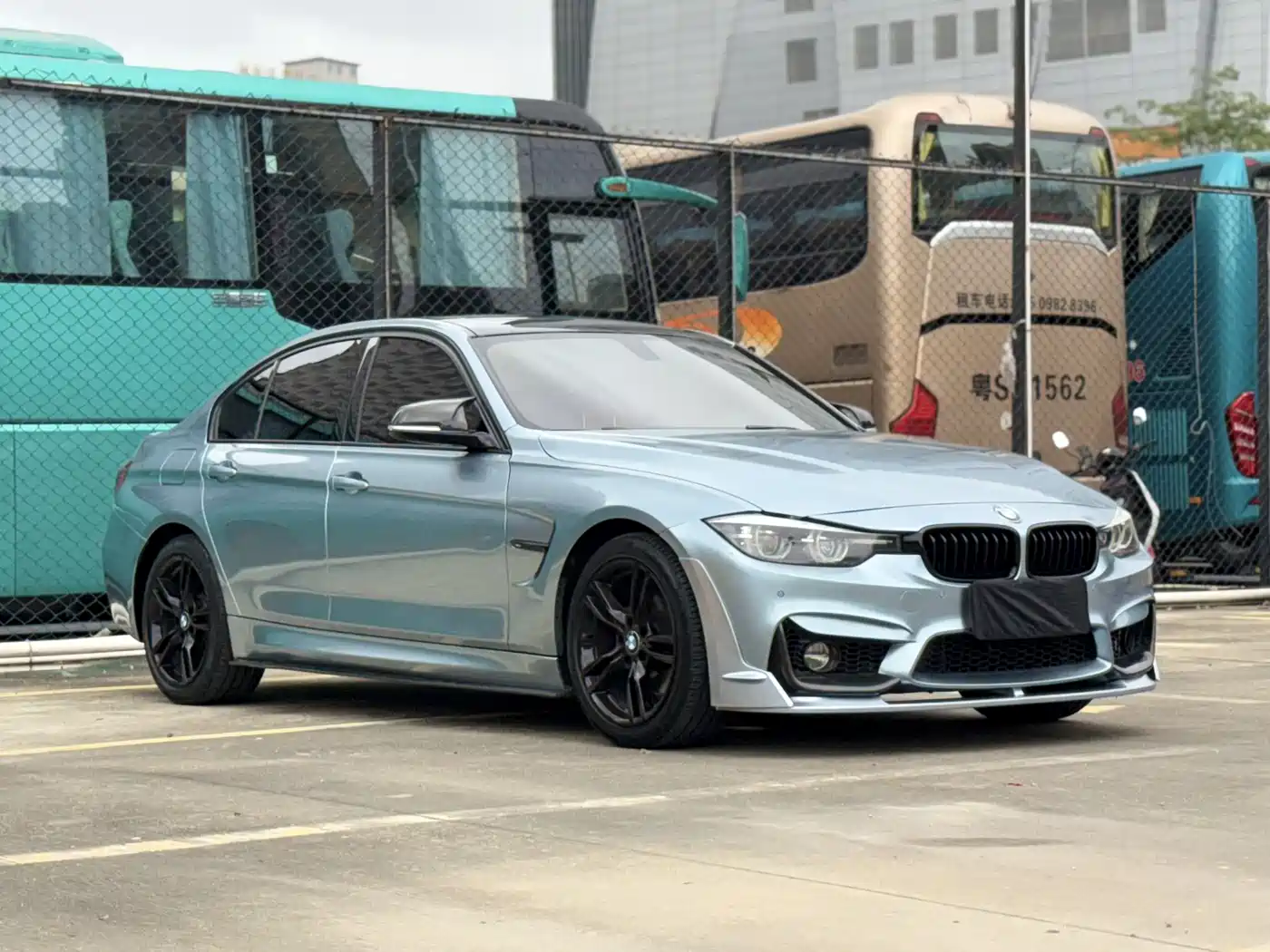 BMW 3 Series 2019 320i M Sport Black Night Edition фото 3