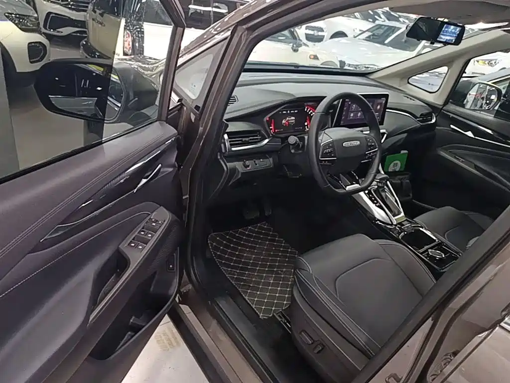 SAIC Maxus Maxus G50 2019 1.5T First Edition Automatic Luxury 6-Seater фото 16