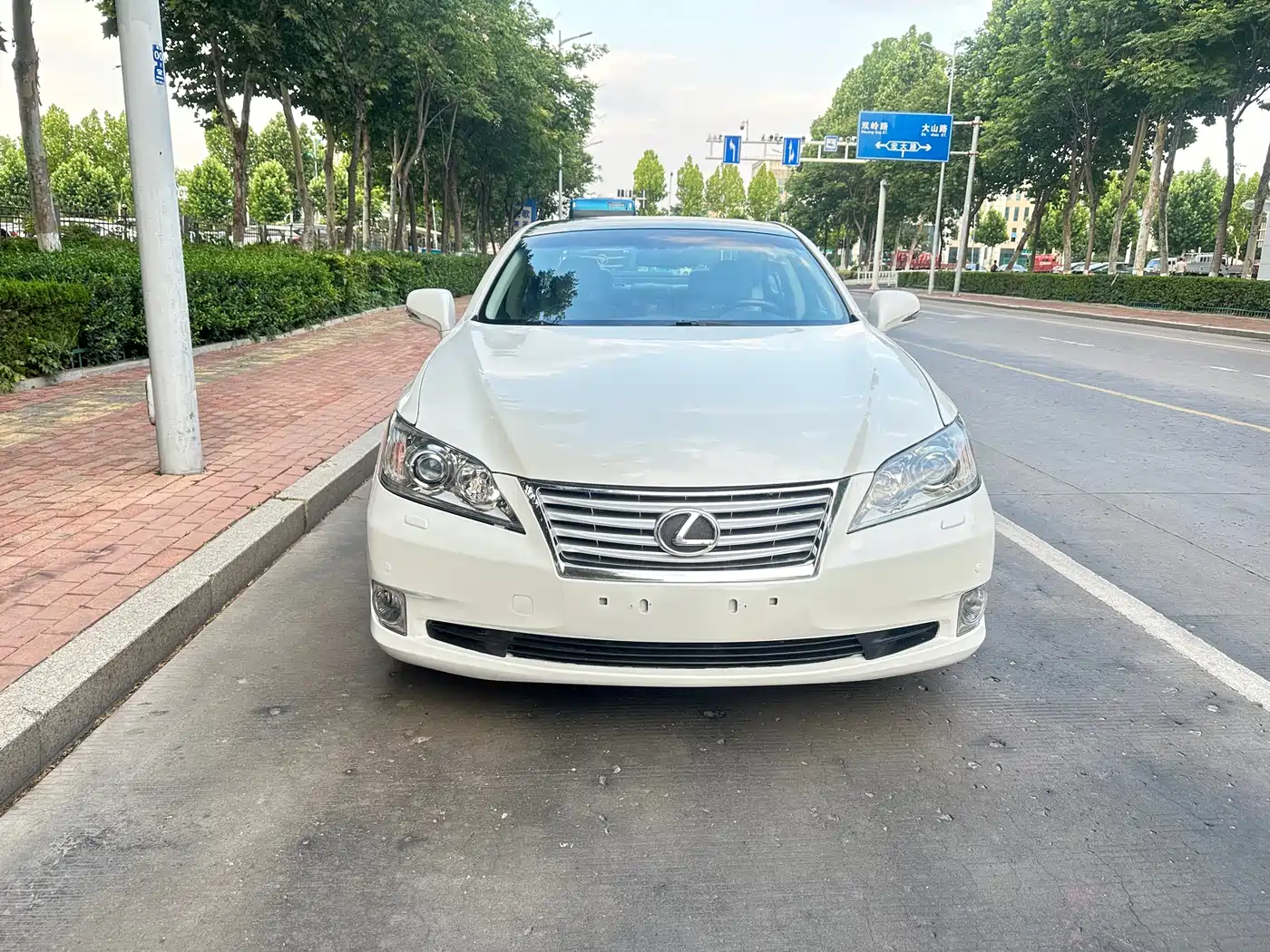 Фото 2 - Lexus ES