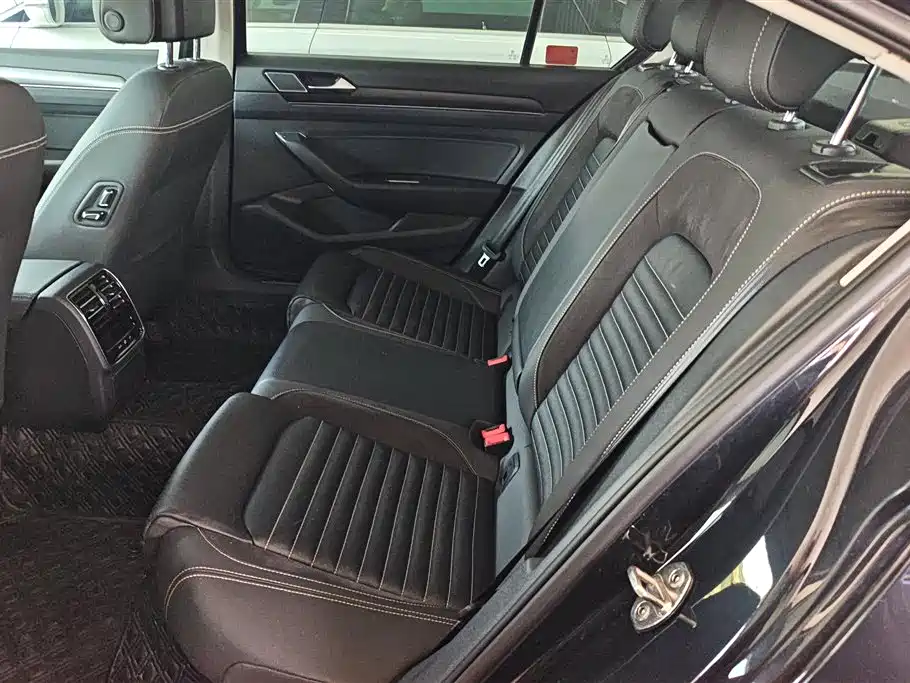 Volkswagen Magotan 2020 330TSI DSG Leading фото 11