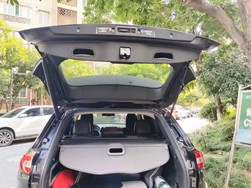 Photo 13 - Jeep Cherokee