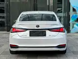 Photo 15 - Lexus ES