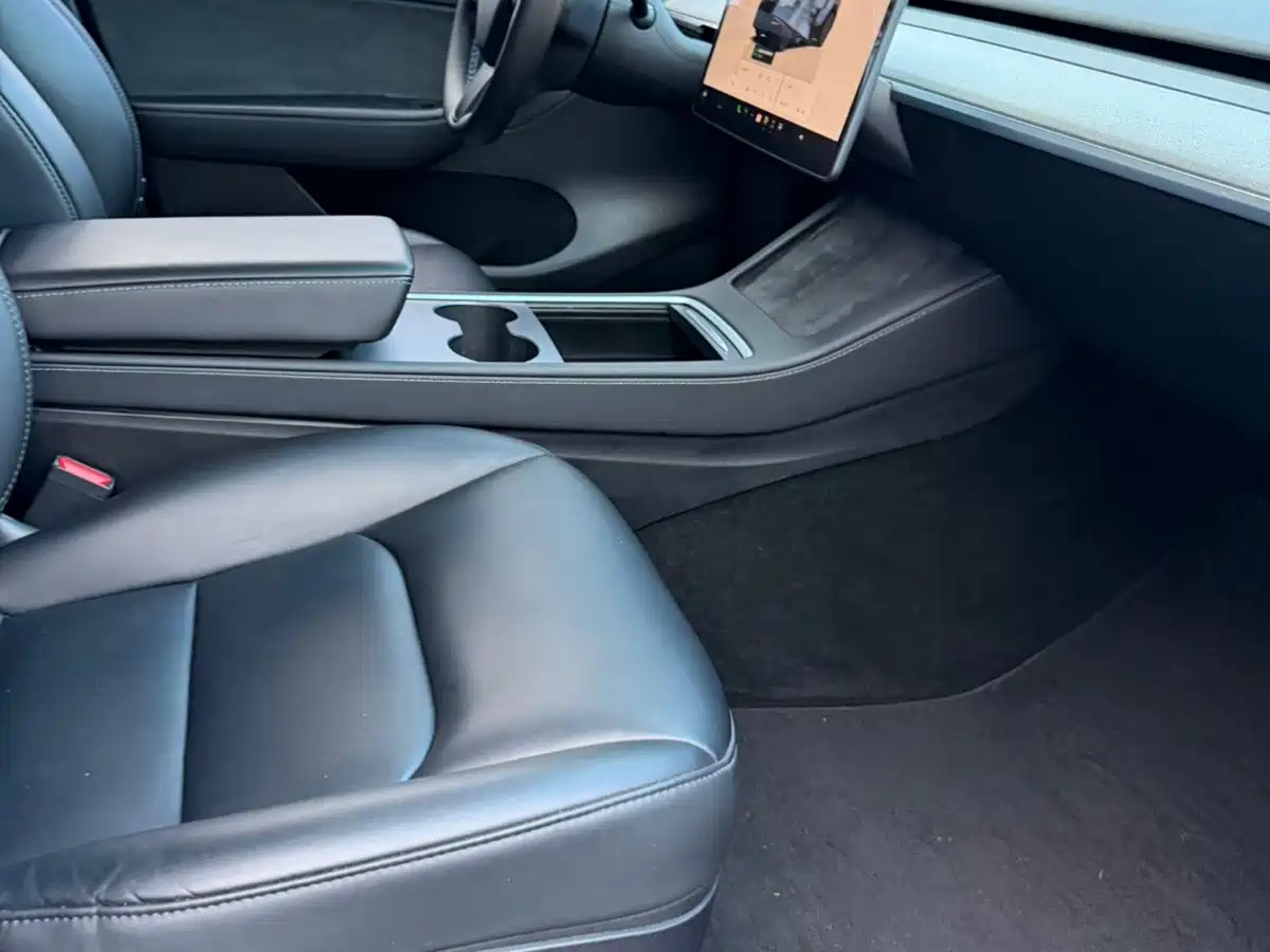 Фото 12 - Tesla Model Y