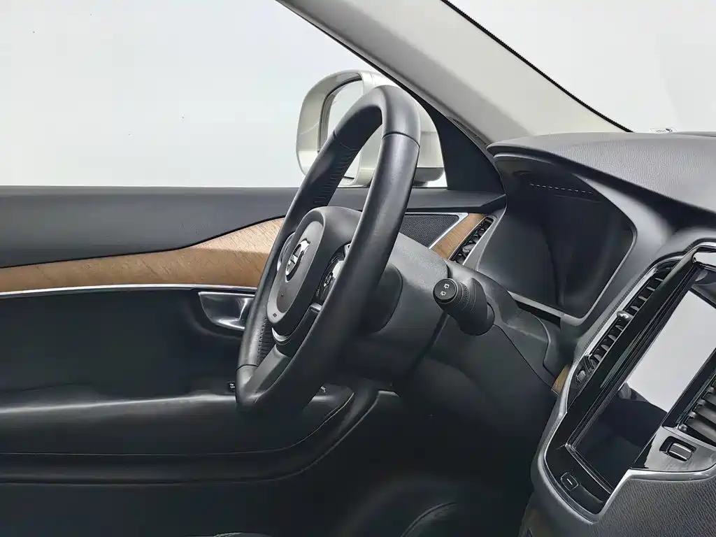 Photo 22 - Volvo XC90