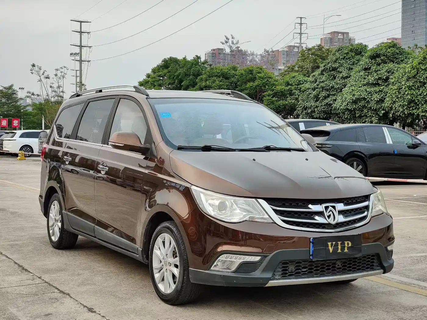 Baojun 730 2015 2014 1.5L Manual Luxury Navigation ESP Edition 7-Seater