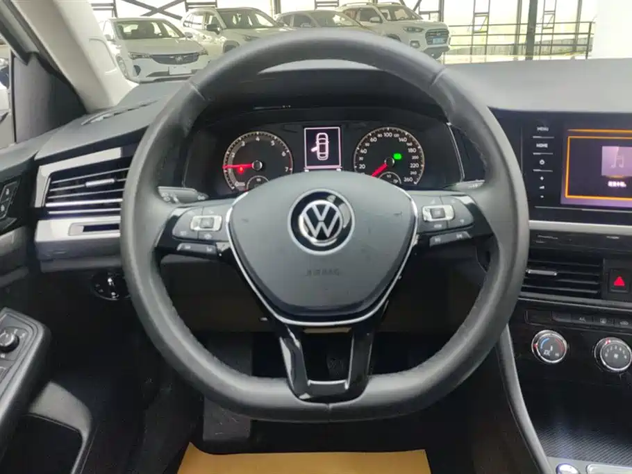 VOLKSWAGEN BORA