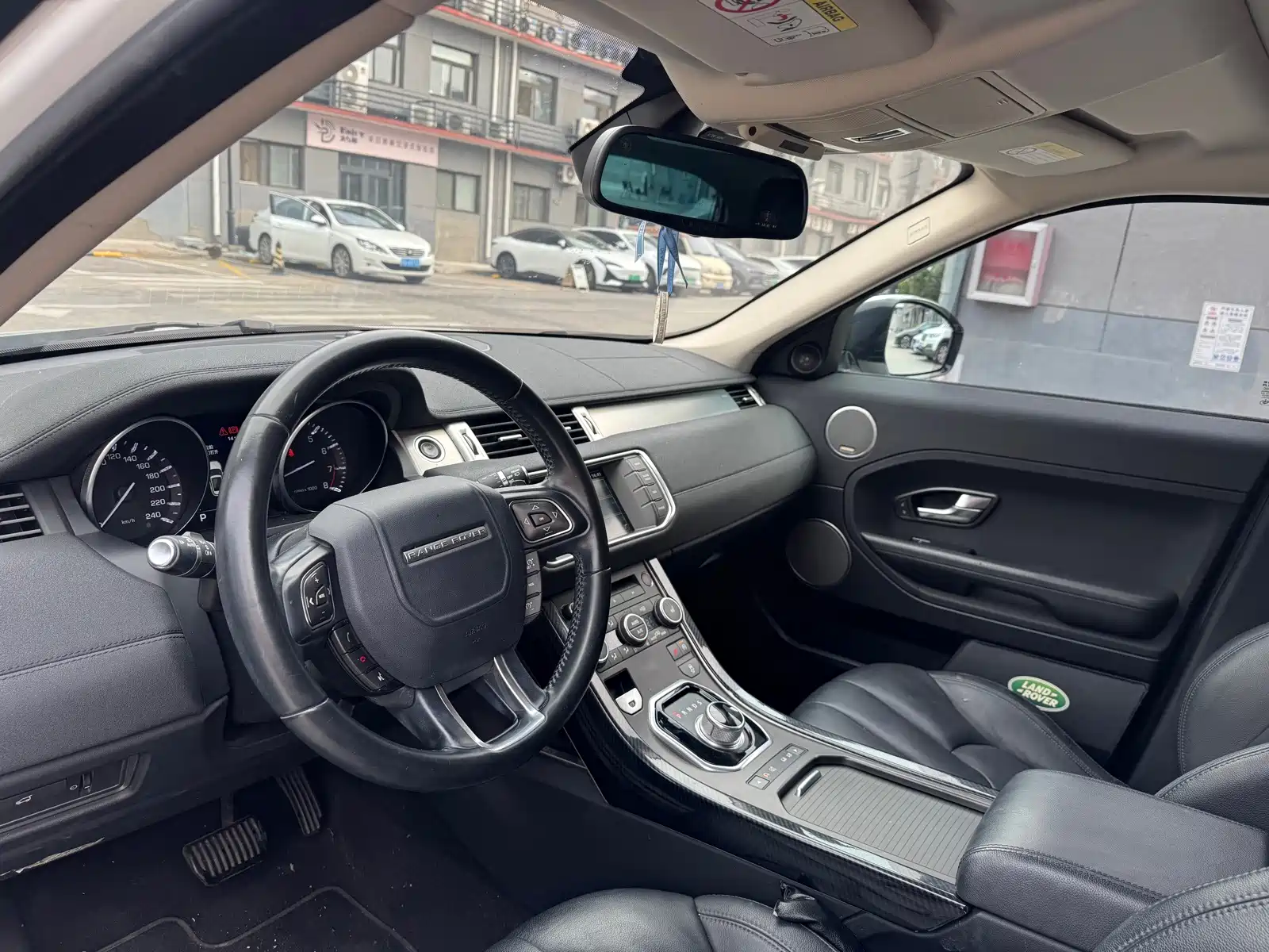 Photo 9 - Land Rover Range Rover Evoque