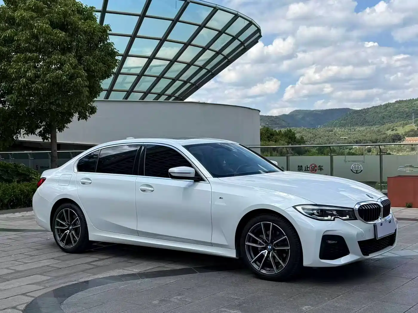 BMW 3-SERIES