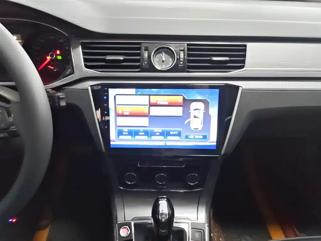 Volkswagen Passat 2017 280TSI DSG Elegance фото 13