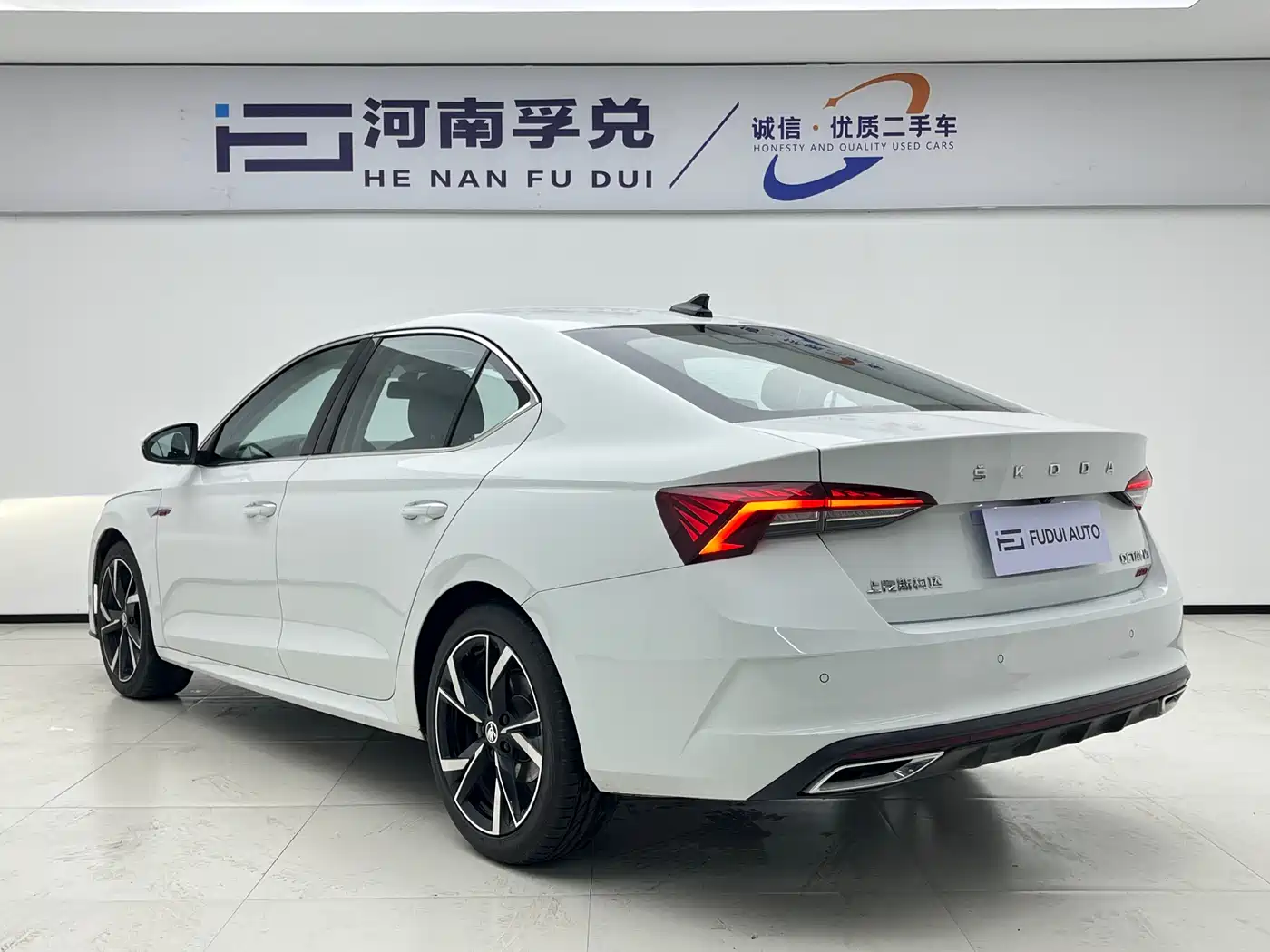 Škoda Octavia 2023 PRO TSI280 Premium Edition фото 6
