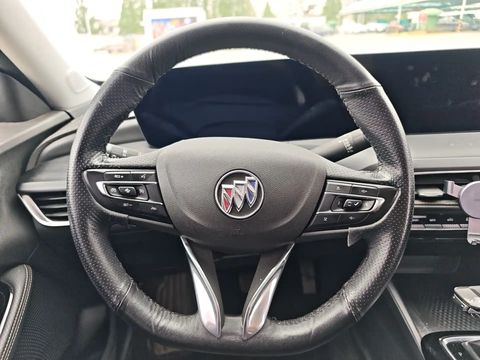 Photo 16 - Buick Verano