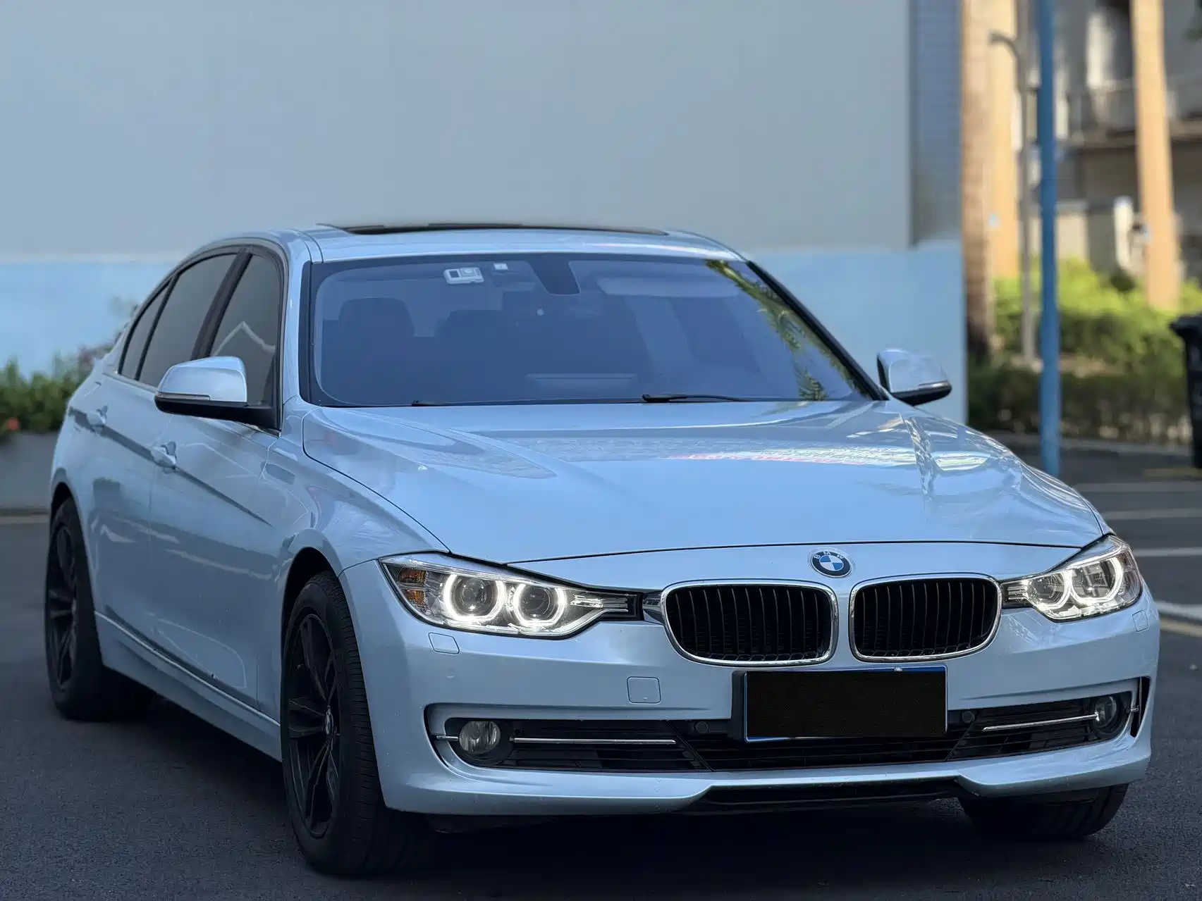 Photo 3 - BMW 3 Series