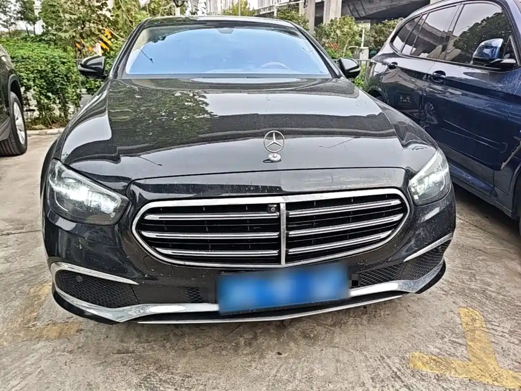 Фото 3 - Mercedes-Benz E-Class