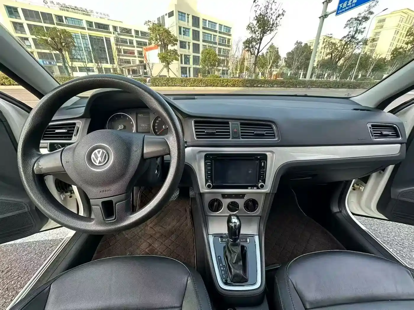 Volkswagen Lavida Tour 2013 1.6L Automatic Comfort фото 7