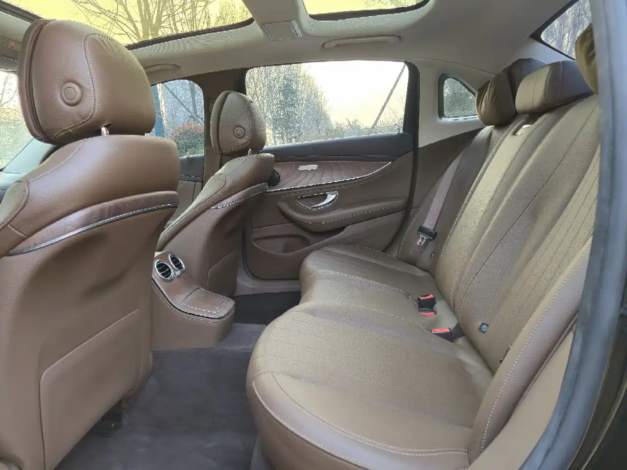 Mercedes-Benz E-Class 2022 E 300 L Fashion фото 6
