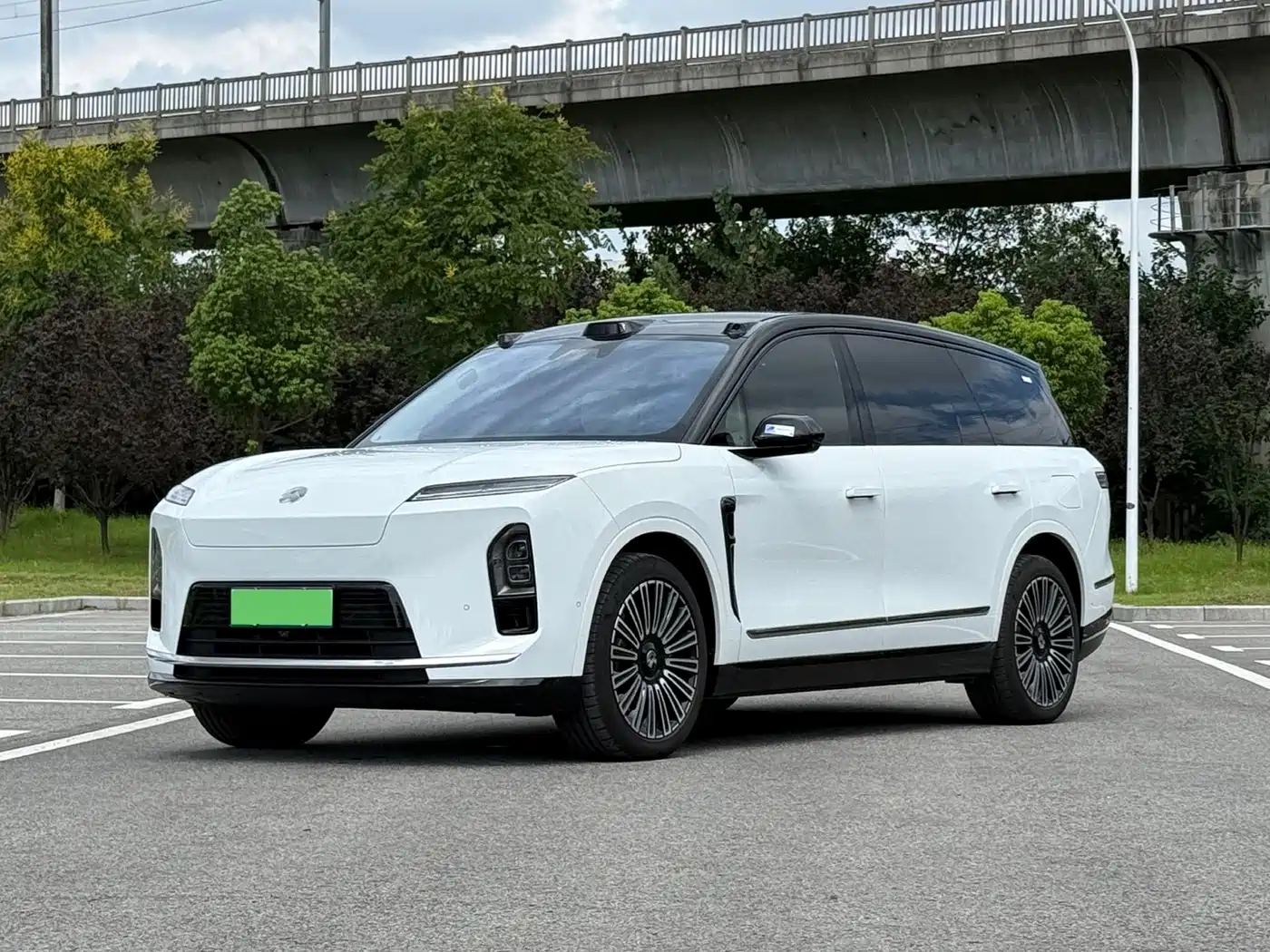 2026 NIO ES8