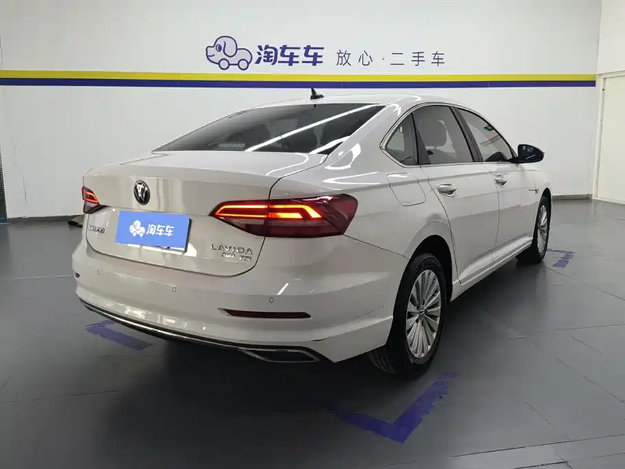 Volkswagen Lavida 2021 1.5L Auto Comfort Edition фото 3
