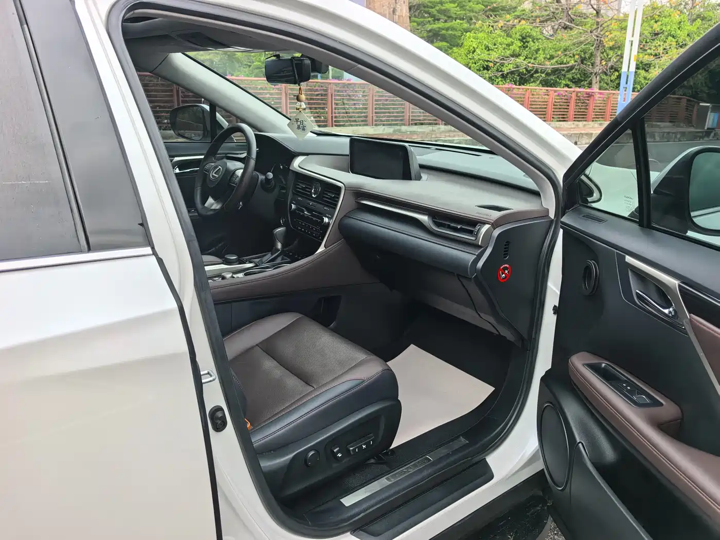 Фото 13 - Lexus RX
